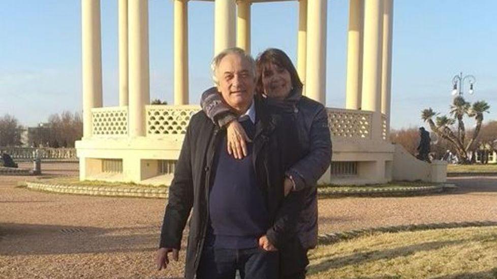 Guarisce dal Covid e i vicini lo applaudono, la moglie: «Per noi una seconda famiglia»