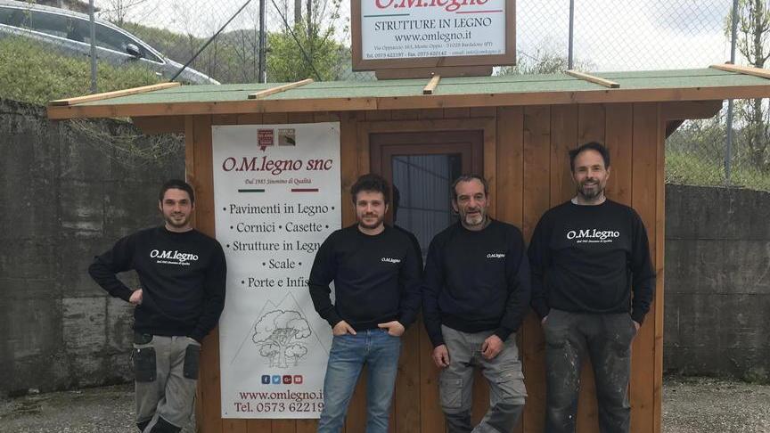 I quattro soci proprietari dell’azienda O.M. Legno: dai parquet si sono convertiti (momentaneamente) ai pannelli in plexiglass
