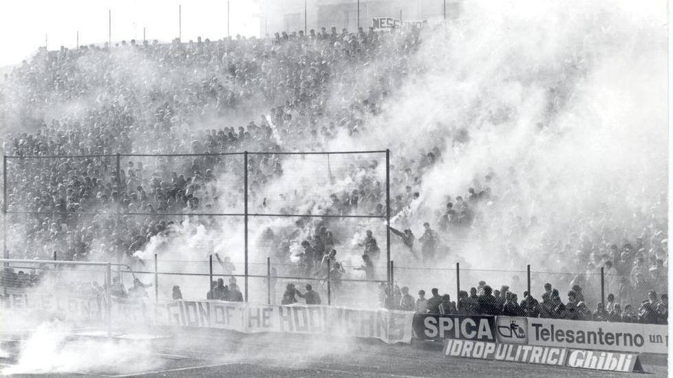 Com’era bello lo stadio tra pubblicità e colore