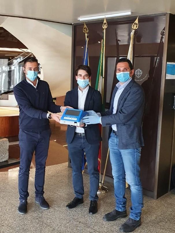 Loiri Porto San Paolo, imprenditore dona al Comune il macchinario per i test rapidi Covid-19 