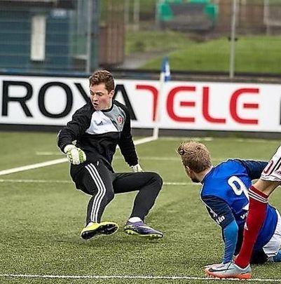 Chi ripartirà per primo? Le piccolissime Far Oer con il pallone disinfettato