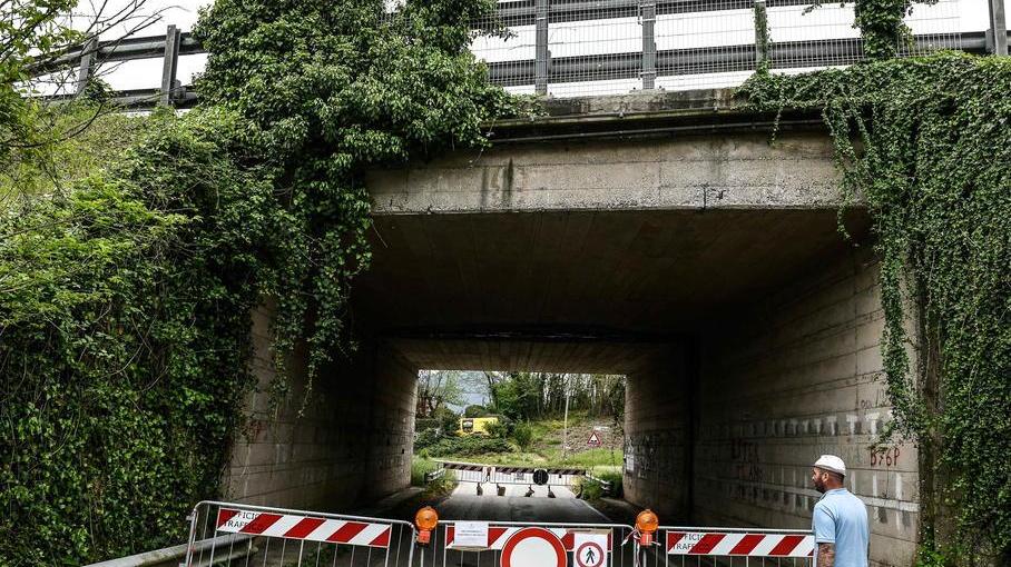 Inchiesta sulla caduta dei calcinacci, sigilli a tre sottopassaggi della Bretella