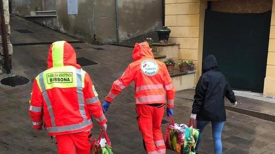 Viveri a 79 famiglie terza consegna dei pacchi