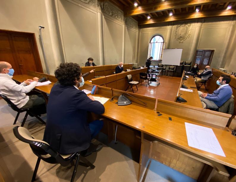 I mercati riaprono coi banchi alimentari 
