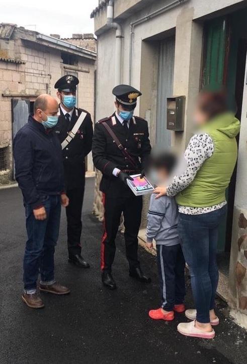 Carabinieri e amministrazione corrieri speciali per gli studenti