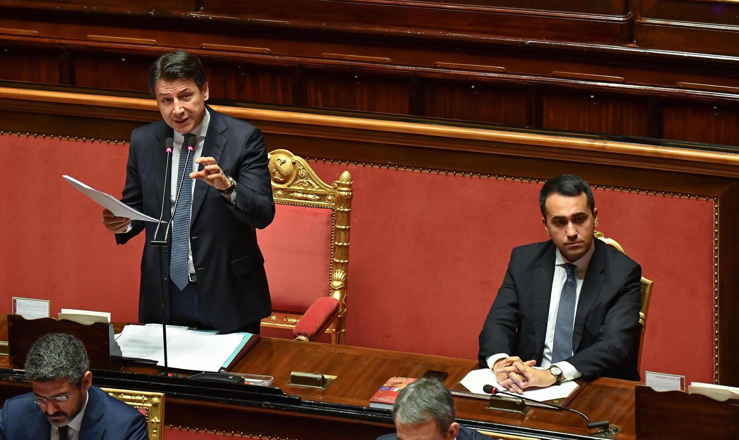 Il governo stretto tra Mes e M5s 
