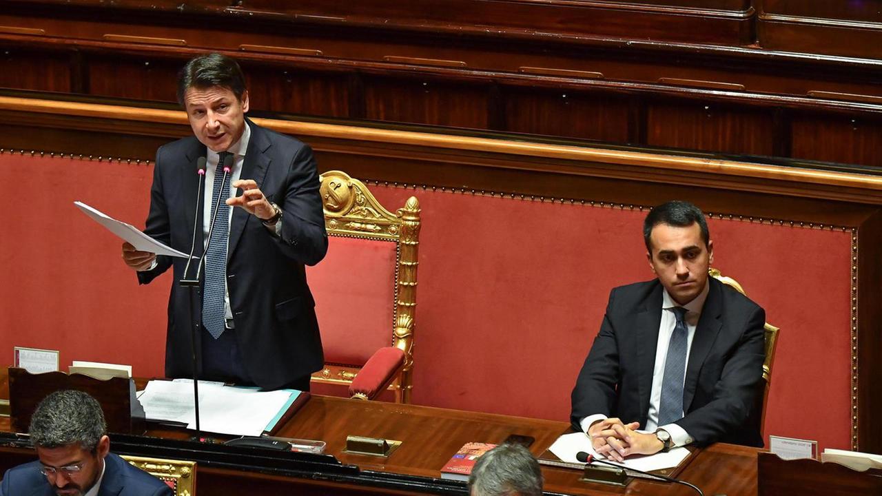 Il governo stretto tra Mes e M5s
