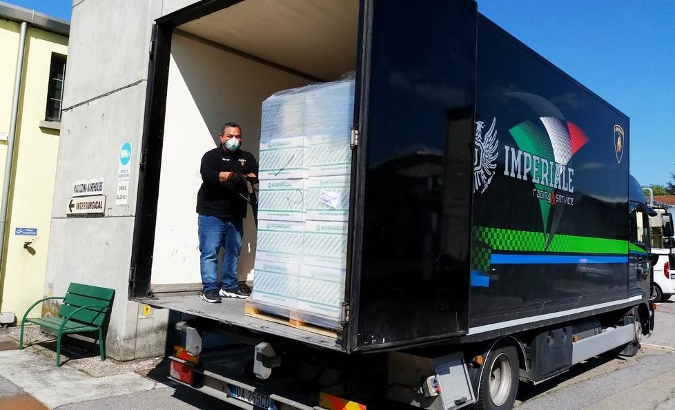 Mirandola I caschi di Intersurgical agli ospedali arrivano sui camion dell’Imperiale 