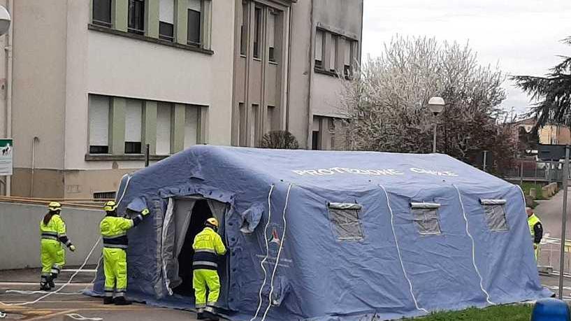 Morì con il virus all’ospedale di Argenta. Era negativa 15 giorni dopo il ricovero