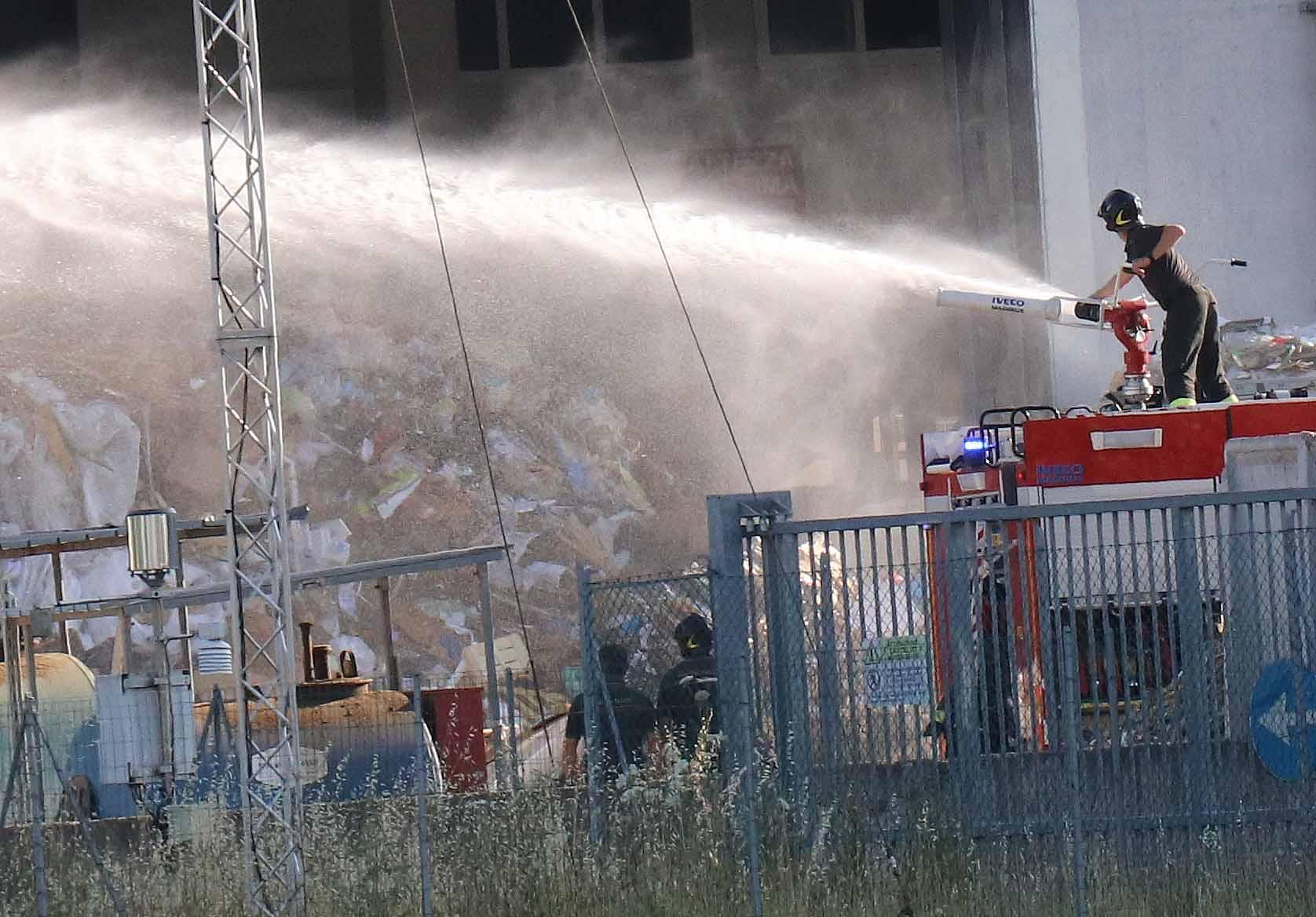 Rifiuti, troppo materiale di recupero 
