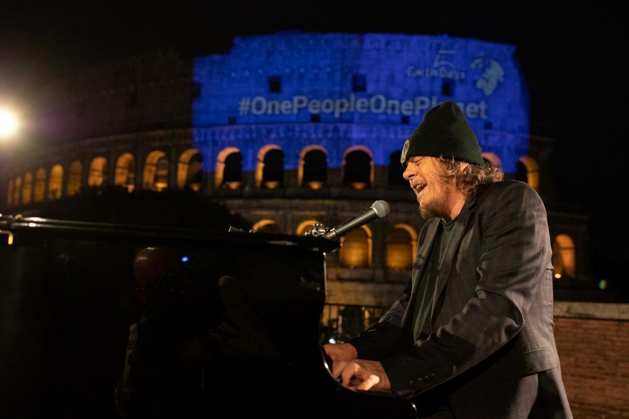 Zucchero Canta la vita in occasione della Giornata mondiale della Terra