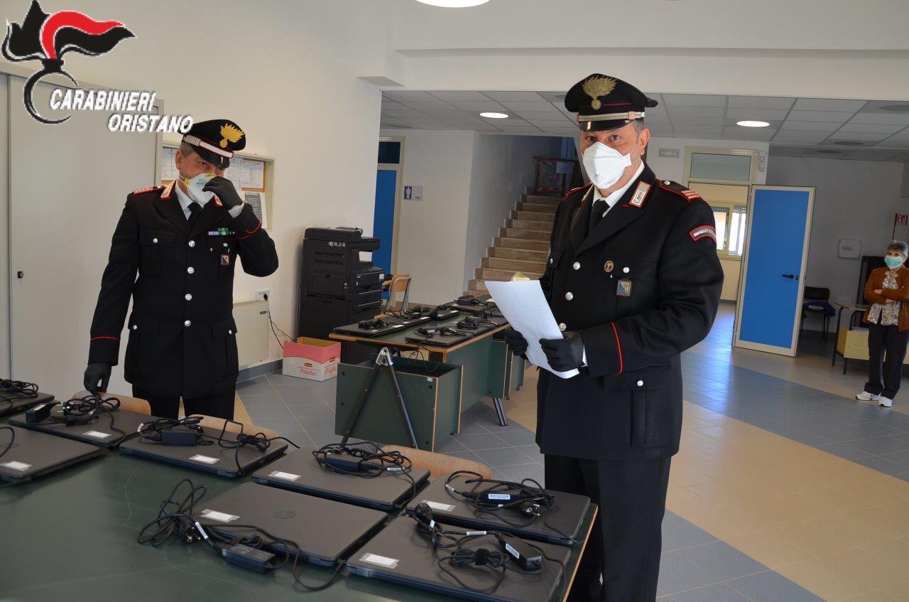 Coronavirus, i carabinieri di Narbolia e Seneghe portano 22 pc a casa degli studenti
