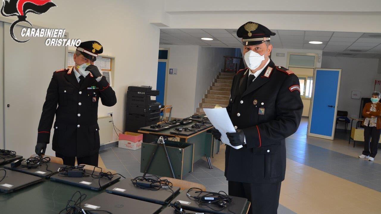 Coronavirus, i carabinieri di Narbolia e Seneghe portano 22 pc a casa degli studenti