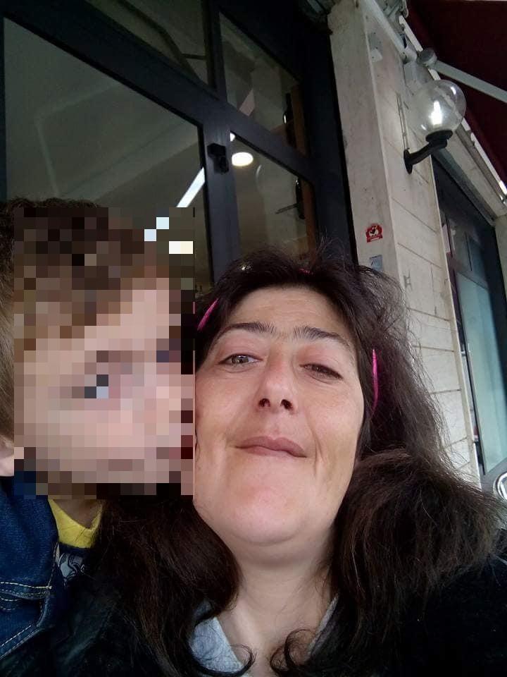 Muore a 40 anni: lascia il compagno e un figlio piccolo. Gli amici: «Ciao stella» 