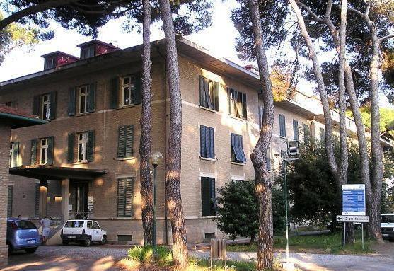 L'ingresso del distretto sanitario di Rosignano