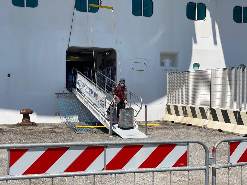 Costa Diadema, sbarcati in sicurezza i 241 marittimi filippini risultati negativi al tampone
