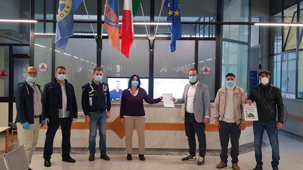 Dal centro islamico e da Rahma 2.500 euro consegnati al Comune