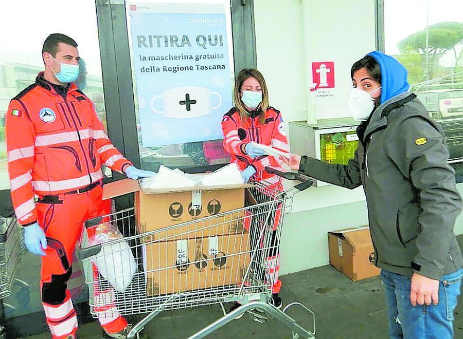 Altra giornata di caos per la distribuzione delle mascherine
