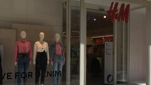 È ufficiale: lo store H&M chiude Diciotto posti di lavoro in bilico 