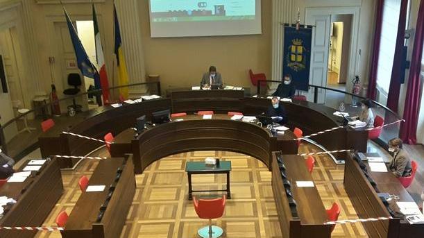 Mancano 35 milioni Pd: «Priorità salvare welfare e istruzione»
