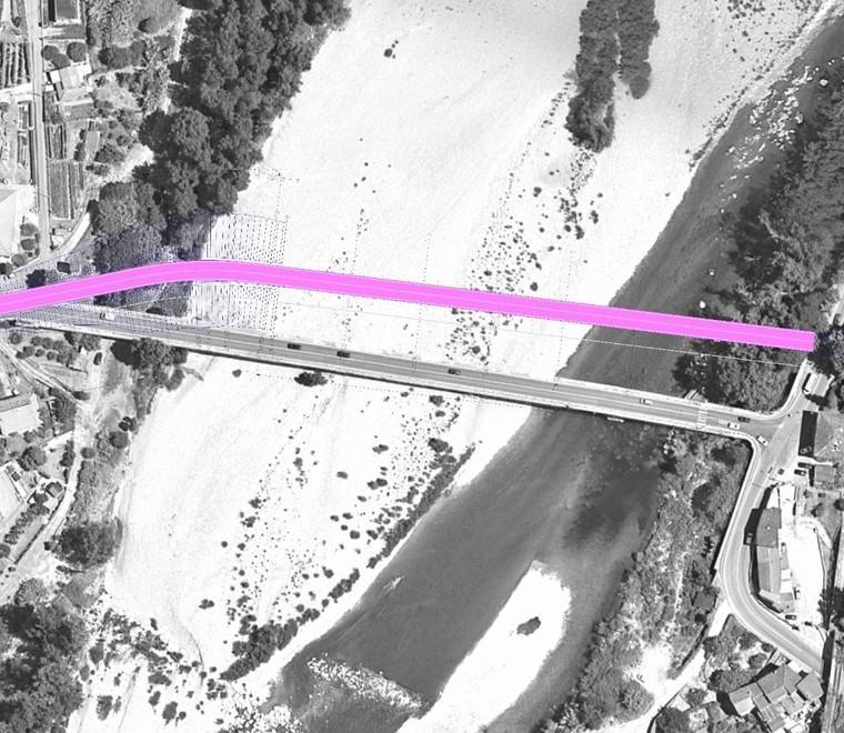 Evidenziato è il tracciato del ponte provvisorio, di fianco al viadotto crollato