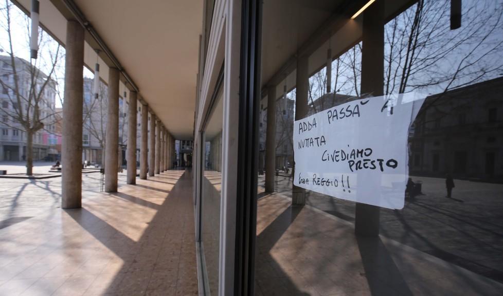 A Reggio Emilia a rischio 120 locali e 1.500 lavoratori: «Abbiamo bisogno di misure concrete»