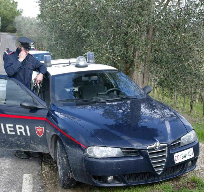 Carabinieri impegnati nelle ricerche (foto d'archivio)