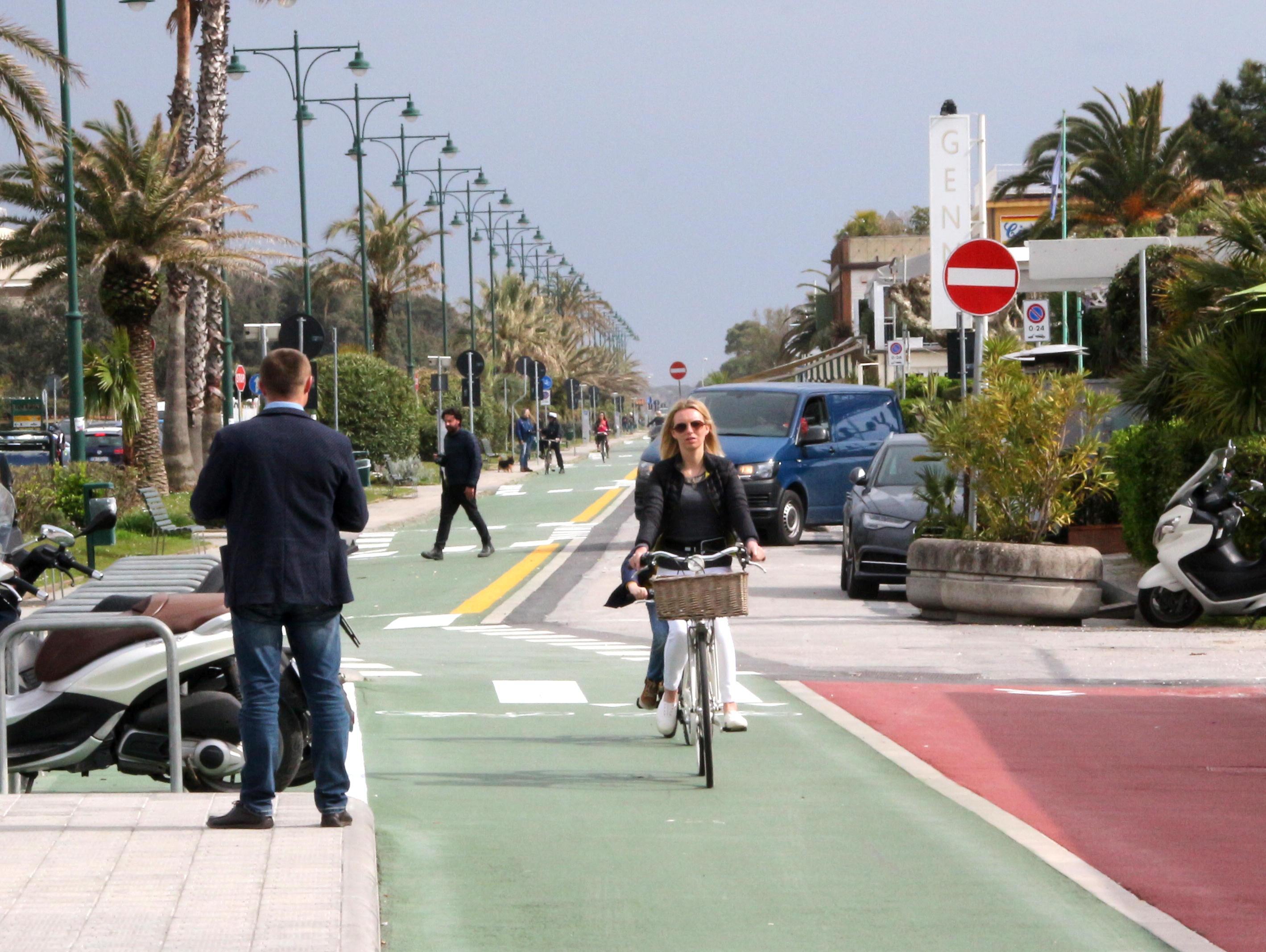 La proposta: «Cicloturismo per salvare l’estate in Versilia» 
