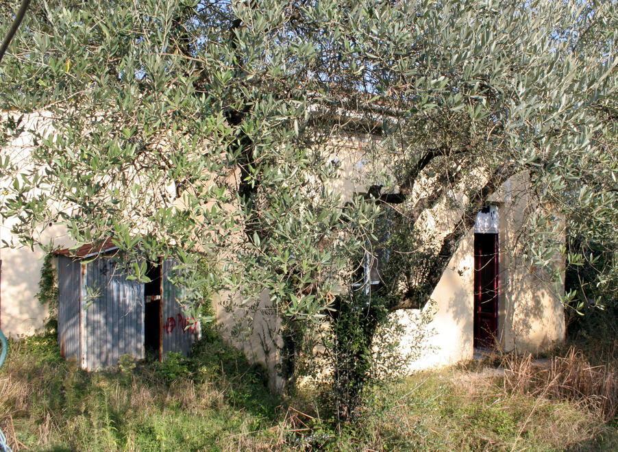 In vendita una scuola e un appartamento in centro a Camaiore