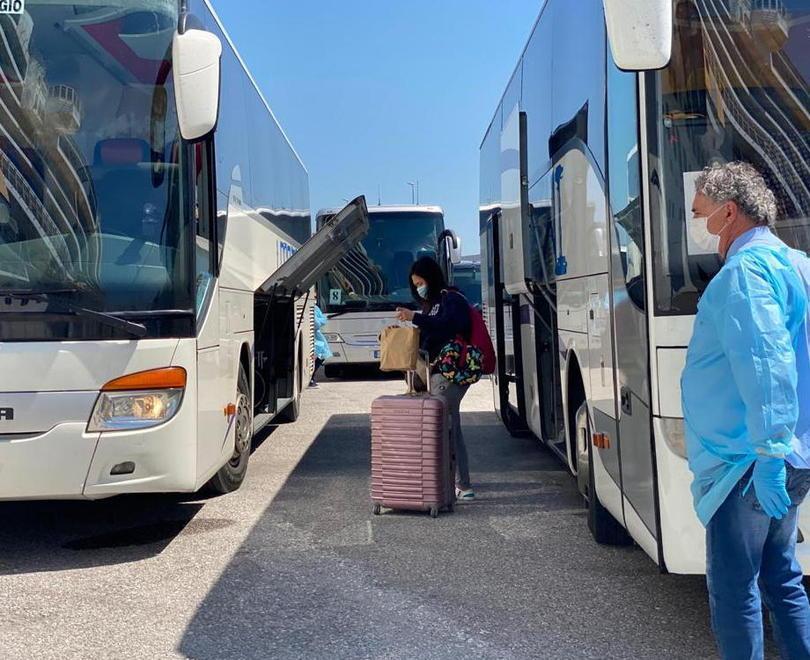 Sbarcati 241 filippini dalla Costa Diadema Nella notte trasferiti a Milano Malpensa 