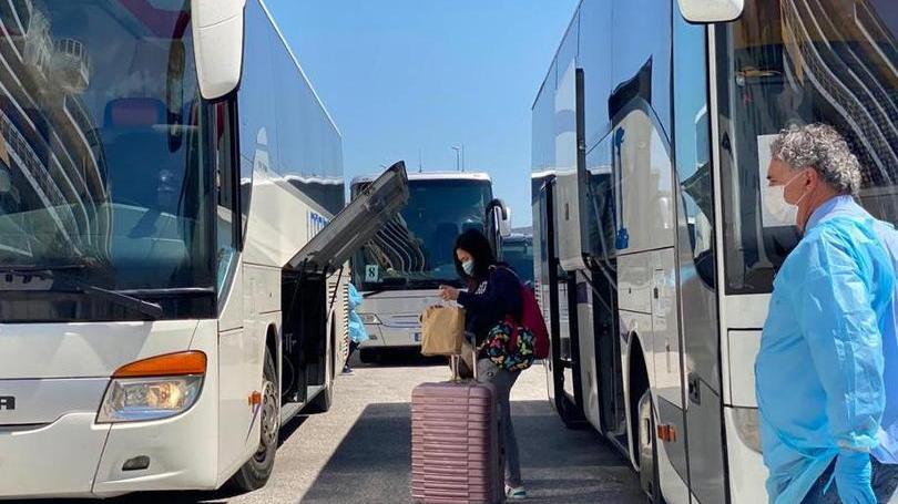 Sbarcati 241 filippini dalla Costa Diadema Nella notte trasferiti a Milano Malpensa