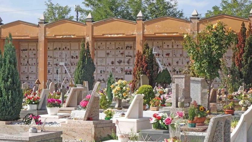 Ucciso dal virus sarà sepolto dopo un mese