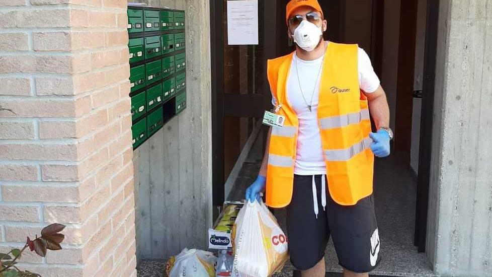Spesa e farmaci a casa: dall’Auser già mille consegne