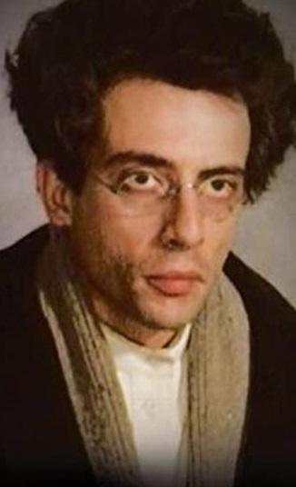 Mattia Sbragia veste i panni di Gramsci, scaricabile da RaiPlay