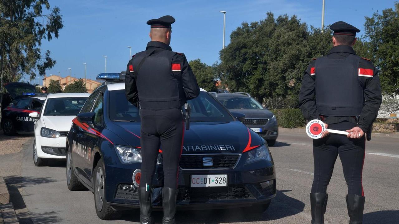 Spaccio di droga, due giovani denunciati dai carabinieri