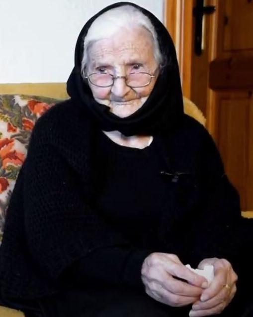 Lodè, tzia Juannedda diventa una star del web a 97 anni