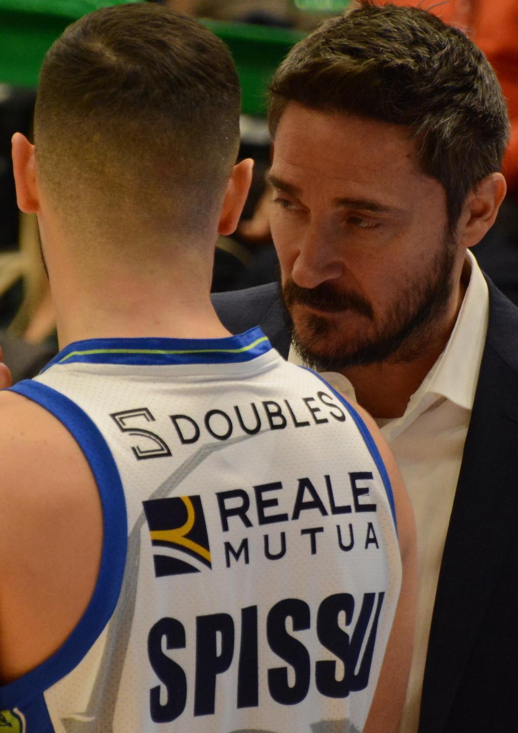 Dinamo alla finestra in attesa dei regolamenti 