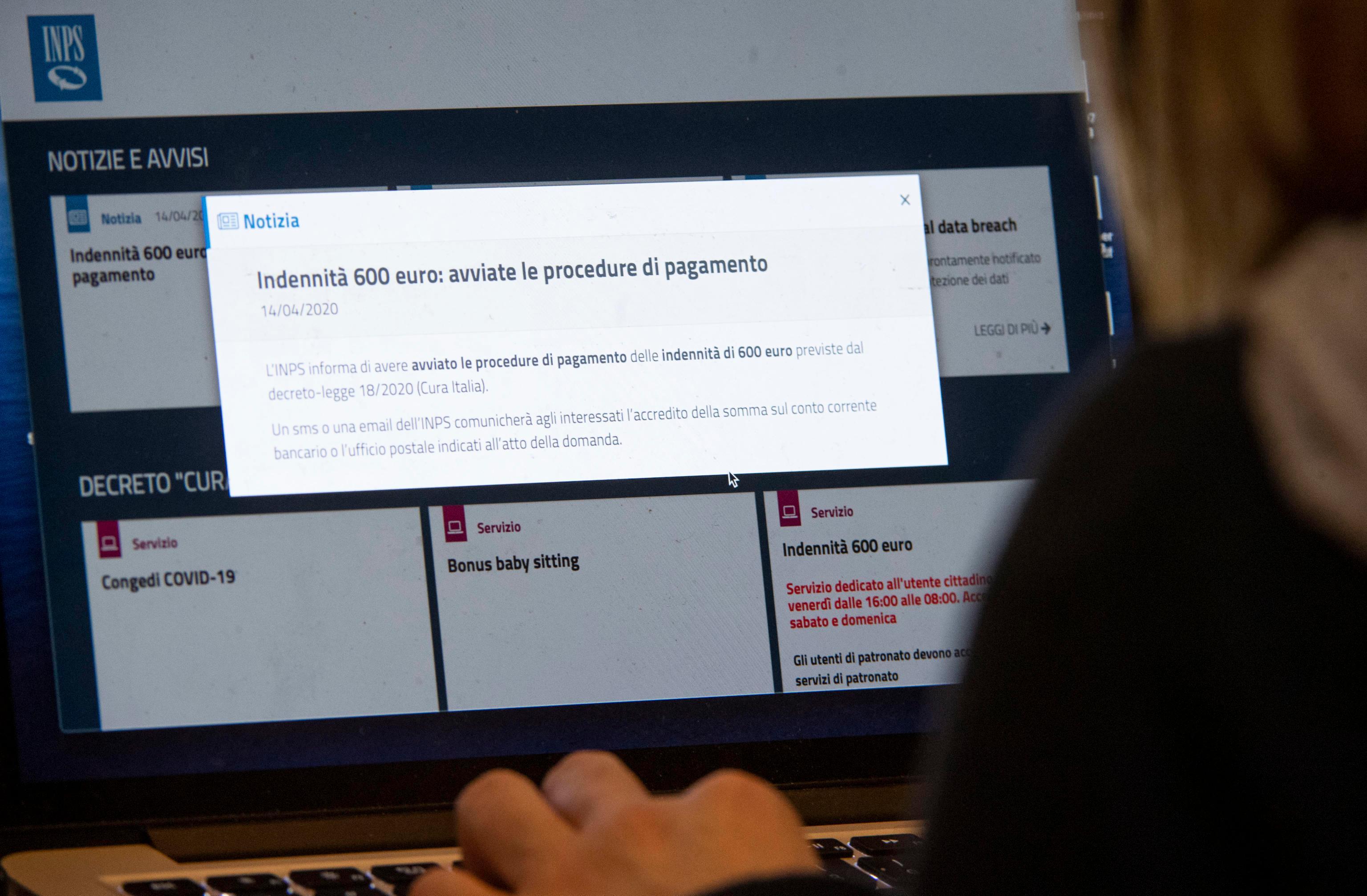 Tempio, la denuncia di una mamma: «Non ricevo né un bonus né l'altro: non ho più soldi per andare avanti»