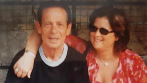 Coronavirus, il dolore di una figlia: «Per mio padre né un fiore né una messa»