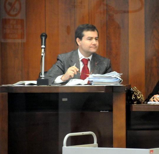 Il giudice Giuseppe Laghezza deciderà su archiviazione o nuove indagini per il docente universitario