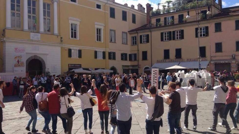 Achtung! In virtuale Costituzione a tappe