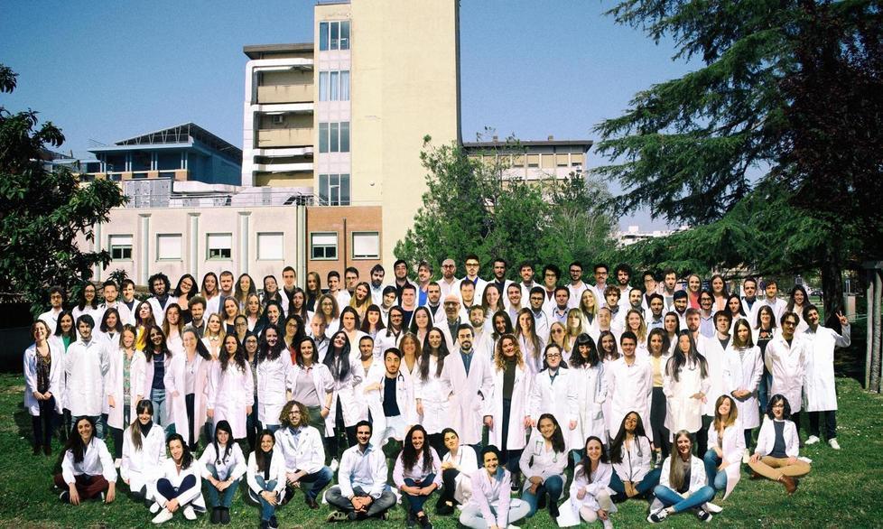 In quella foto ricostruita tanta voglia di normalità 