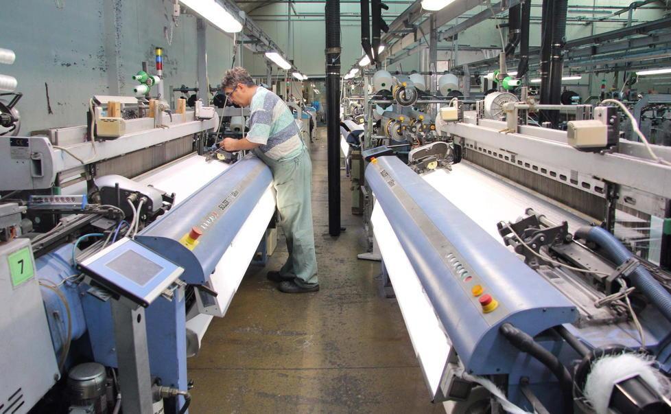 Tessile, via libera alla ripartenza a metà Rossi ordina la riapertura delle fabbriche 