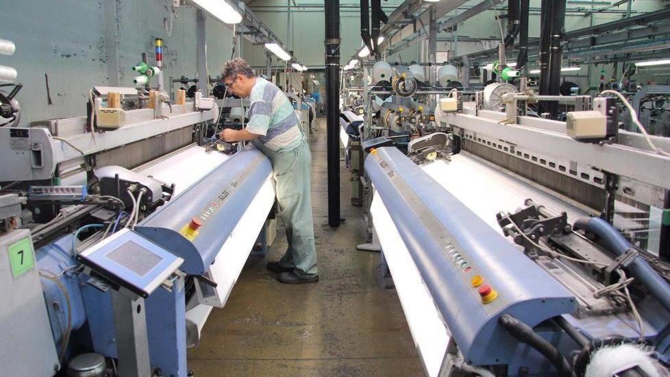 Tessile, via libera alla ripartenza a metà Rossi ordina la riapertura delle fabbriche