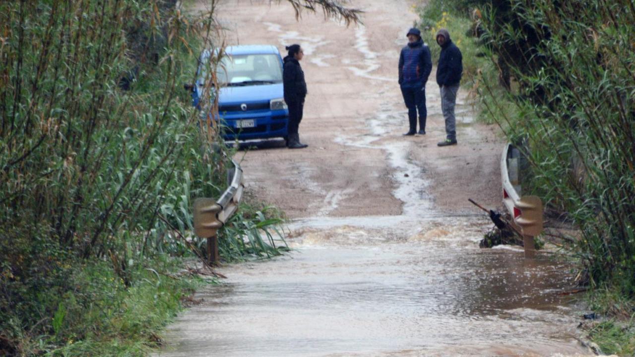 Acqua a domicilio agli abitanti di Murta Maria