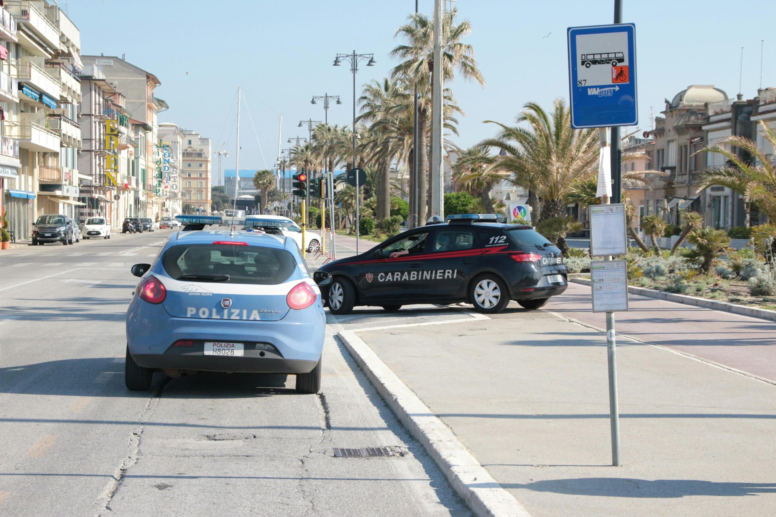 Controlli di polizia e carabinieri a Viareggio
