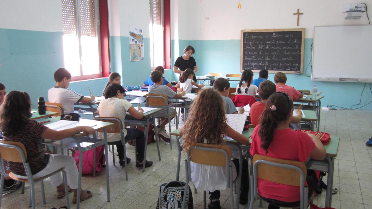 Coronavirus, doppi turni e pochi alunni: ecco come sarà la scuola in Sardegna