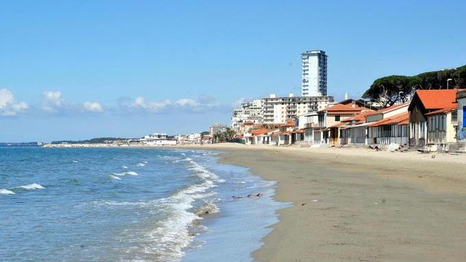 Tutti in acqua ma a distanza, in Maremma spiagge deserte