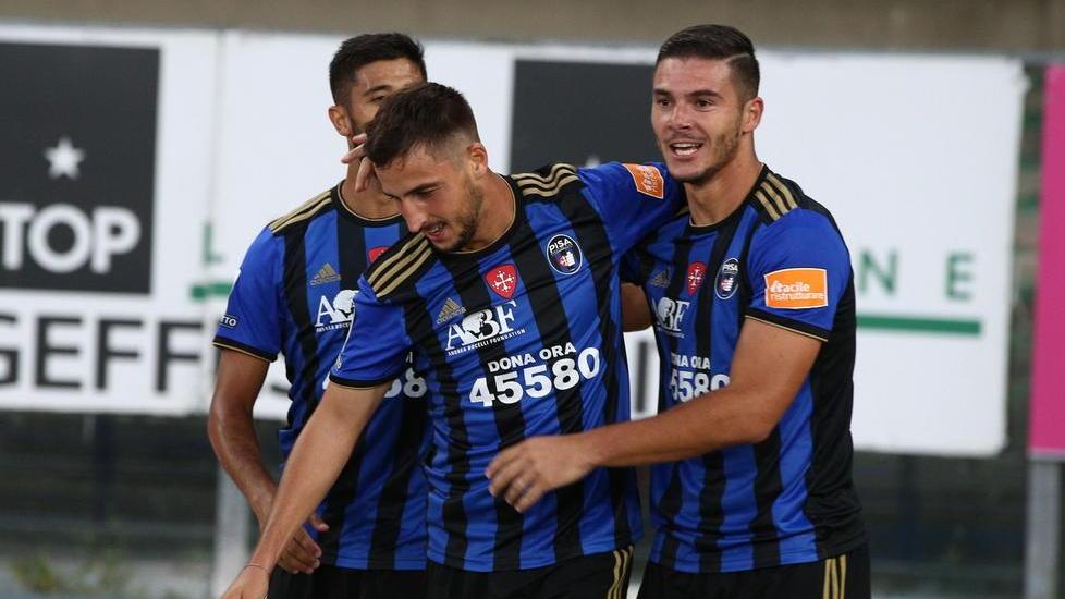 I gol di Batman Marconi impazzano sui social ma i tifosi vogliono rivedere quelli “live”