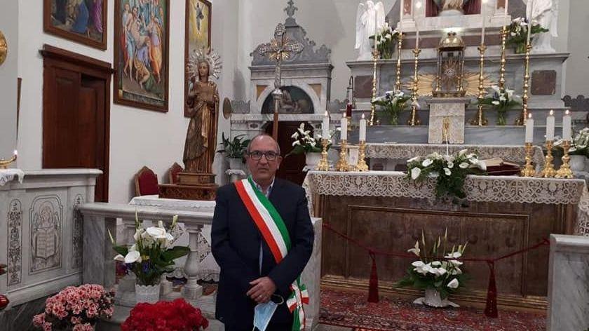 Alle finestre e su Fb per la Madonna